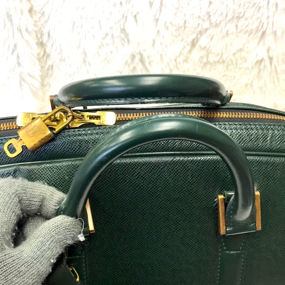 LOUIS VUITTON  HELANGA TAIGA GRN  BI 0944 ‼️FINAL SALE‼️ - Picture 5 of 10